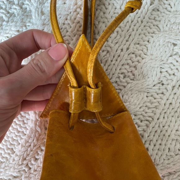 Style Addicts mini crossbody bag with draw string - Picture 3 of 7